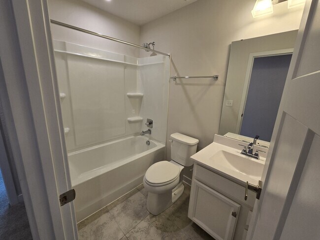 Building Photo - 1609 Whistling Rd