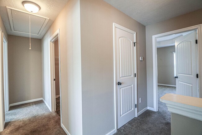 Building Photo - 479 Sebastian Dr