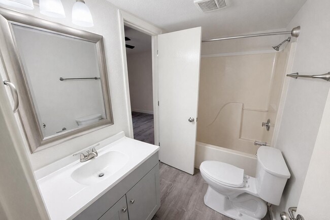 Building Photo - 1709 Hanover Blvd