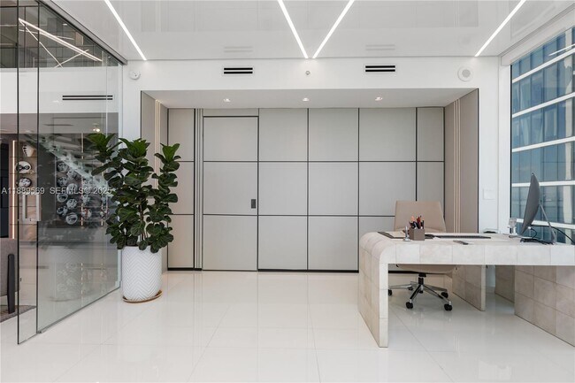 Building Photo - 1040 Biscayne Blvd