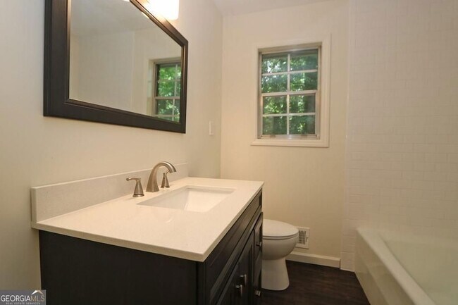 Building Photo - 4215 Fawn Ln SE