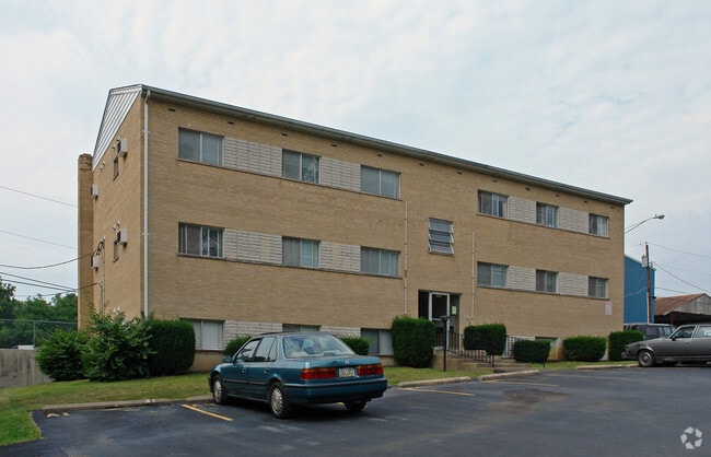 Building Photo - Royal Glen Apartments
