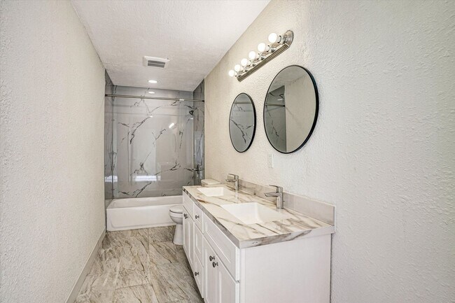 Building Photo - Beautifully Renovated 4 Bedroom Home with 3 Full Bathrooms!
