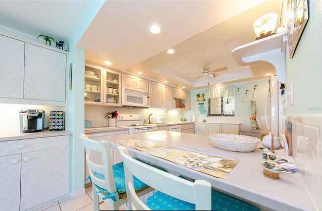 Building Photo - 868 Bayway Blvd