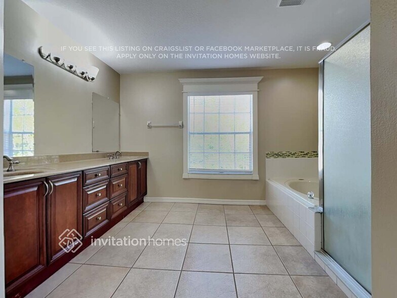 Building Photo - 2103 Hammock Moss Dr