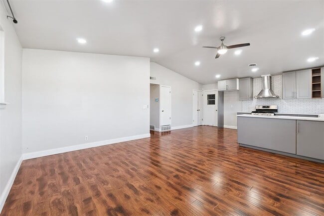 Building Photo - 4824 Elmview Dr