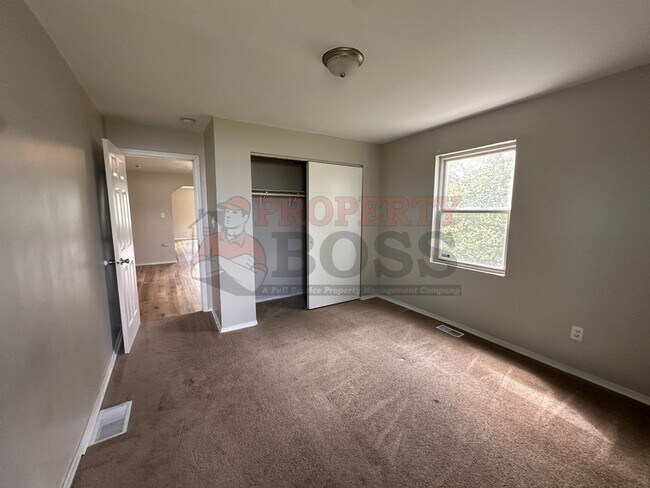 Building Photo - 904 Idaho St