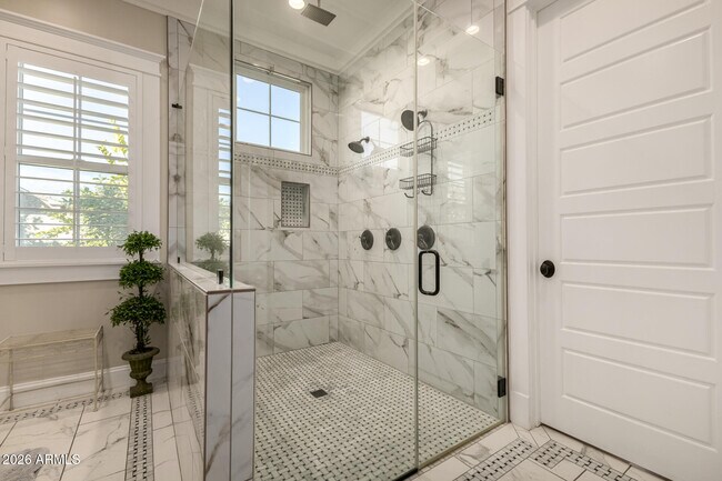 Building Photo - 2013 E Mallory St