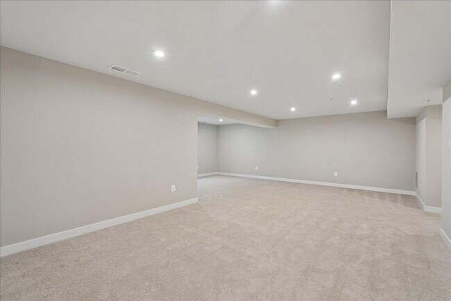 Building Photo - 1303 Potomac View Pkwy