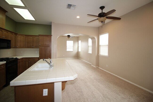 Building Photo - Cute Home in Fig Garden Gated Community.