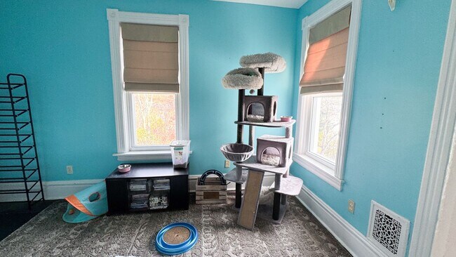 Building Photo - 1712 W 3rd St