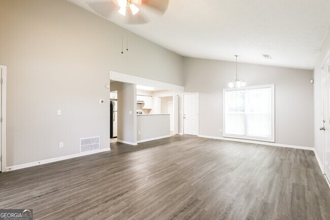 Building Photo - 9512 Forest Knoll Dr