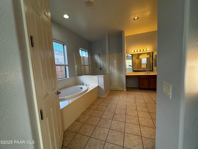 Building Photo - 6529 E Falon Ln