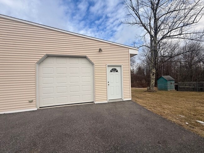 Building Photo - 348 Marshall St