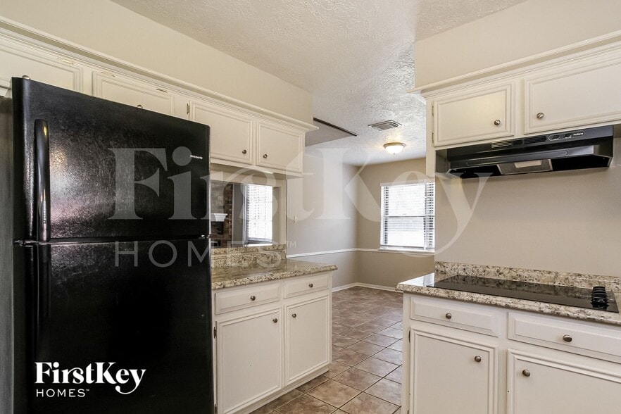 Building Photo - 3811 Fernglade Dr