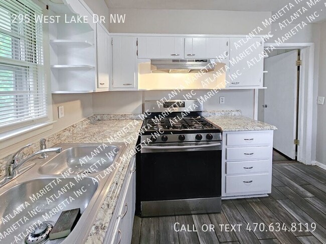 Building Photo - 295 W Lake Dr NW