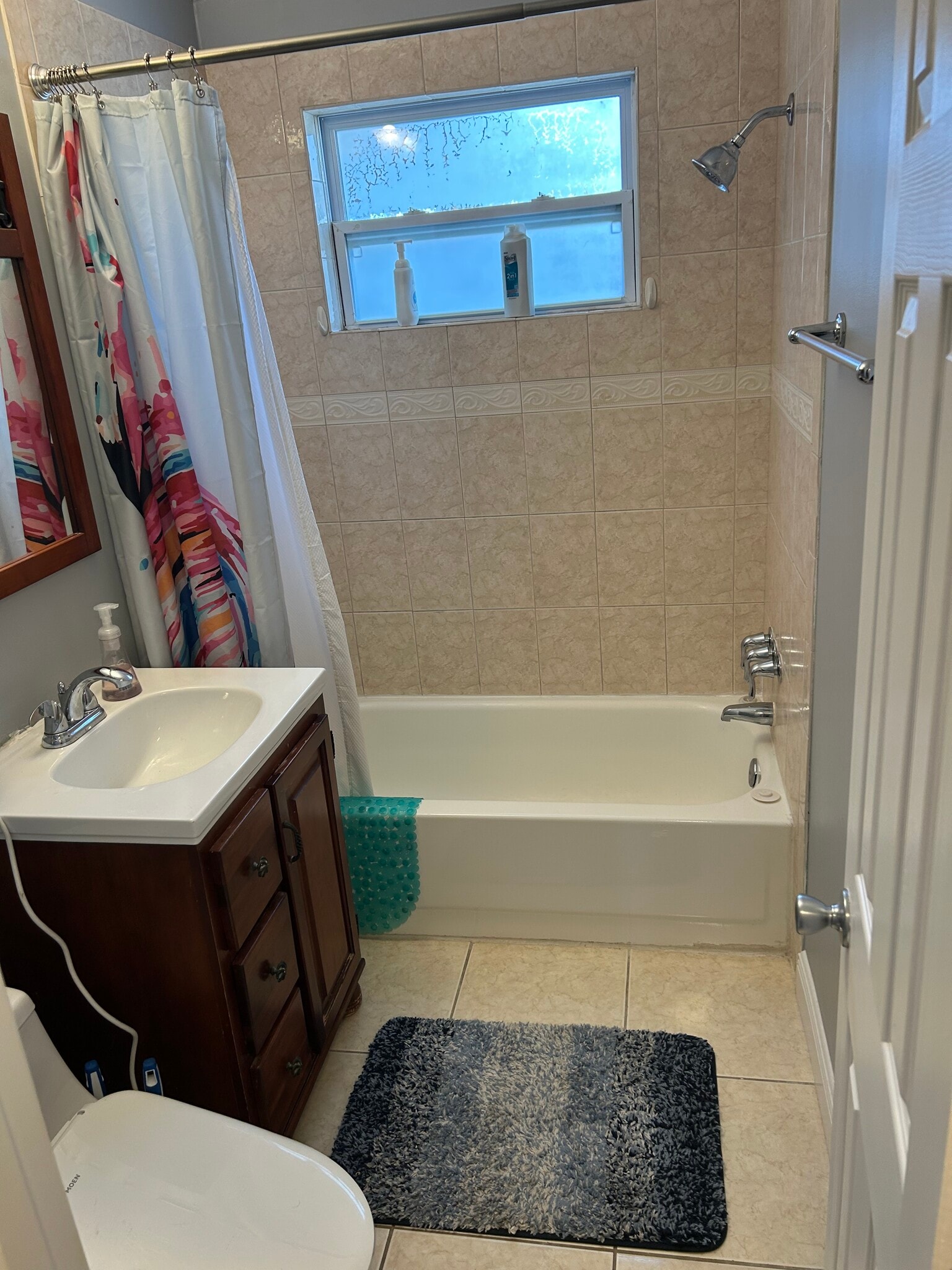 Bathroom (Tub) - 5698 Pershing St NE