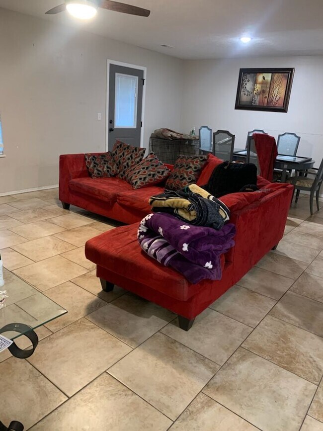 Building Photo - 2816 W 25th St N