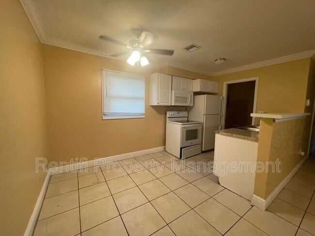 Building Photo - 44 Andora St