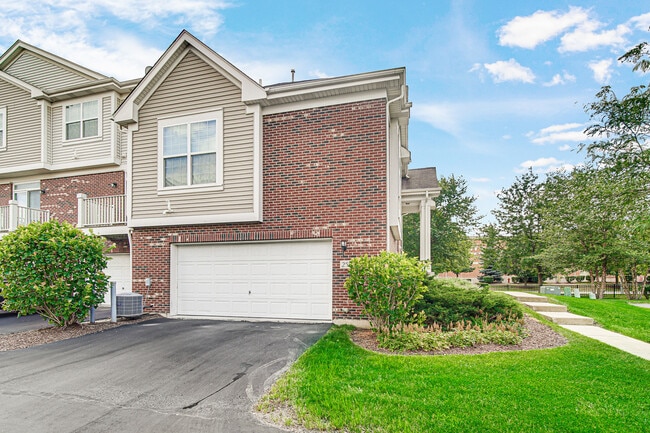 Building Photo - 2528 Dunraven Ave