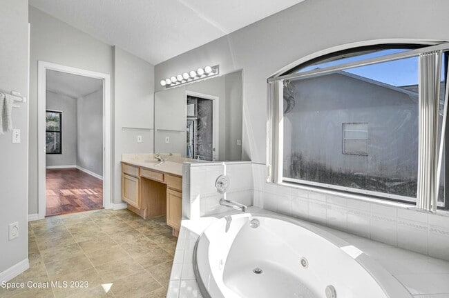Building Photo - 3643 Bluefield Ave