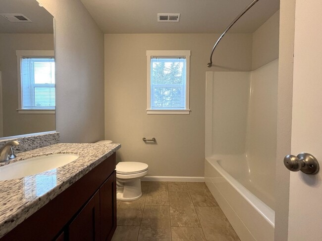 Building Photo - Well-Appointed 4BR/2.5BA Home with Spacious Living Areas & Modern Kitchen