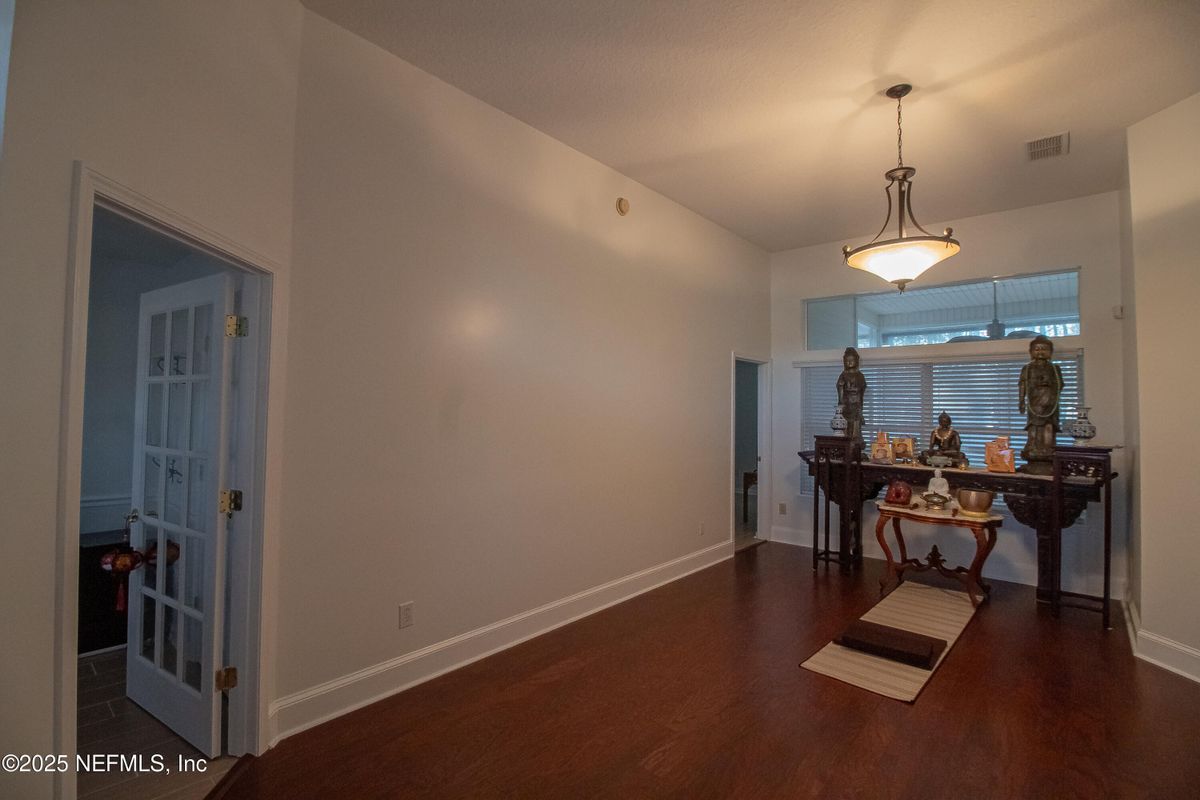 Building Photo - 8146 Leafcrest Dr