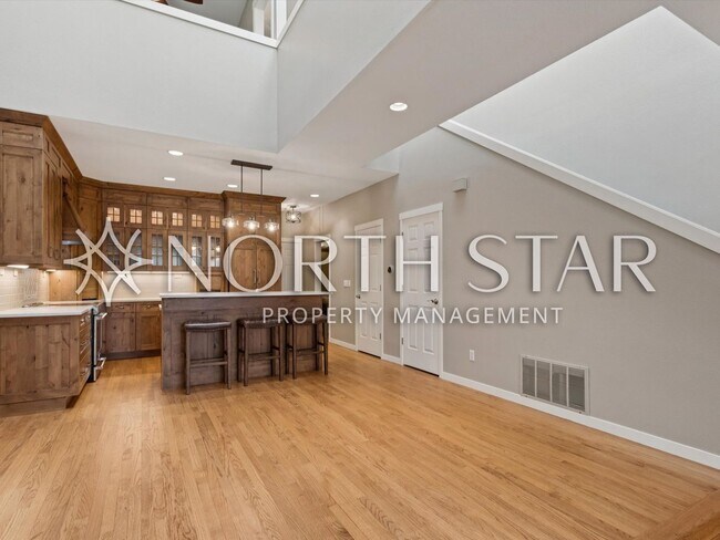 Building Photo - First Addition Townhome in Prime Location