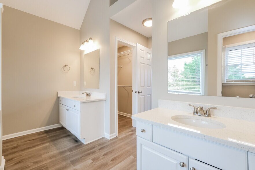 Building Photo - 293 Derby Run