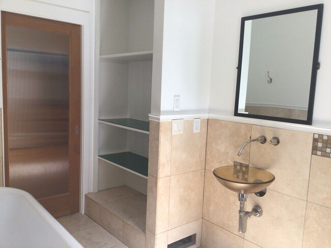 Building Photo - Modern Family Living in Prime El Cerrito L...