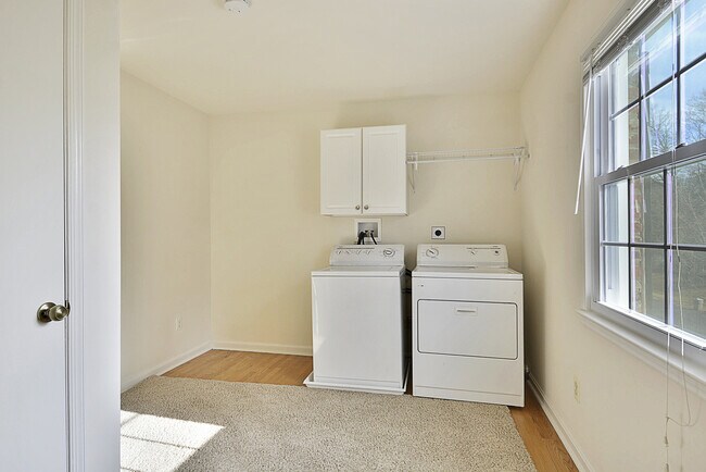 Building Photo - "Coming Soon" Stunning 4 bed, 4.5 baths, N...
