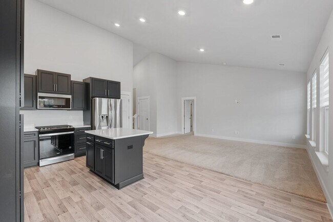 Building Photo - Beautiful 4 Bedroom Home