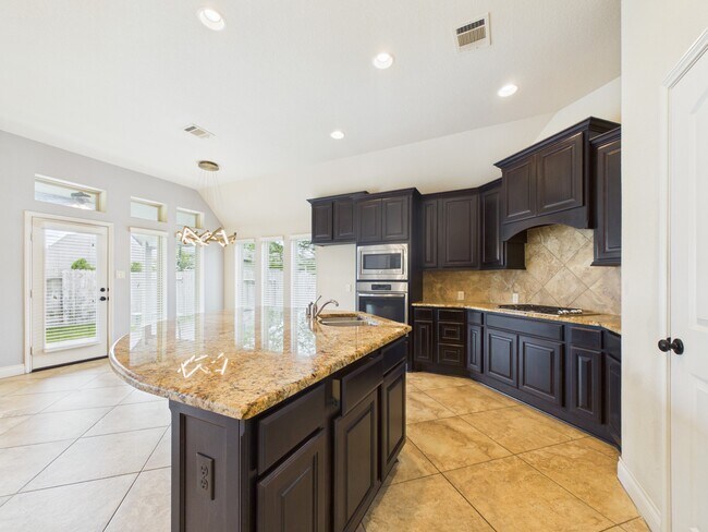 Building Photo - 2807 Naples Park Ln