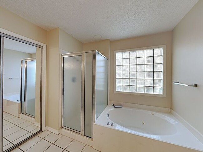 Building Photo - No Application Fees* $1000 off 1st months ...