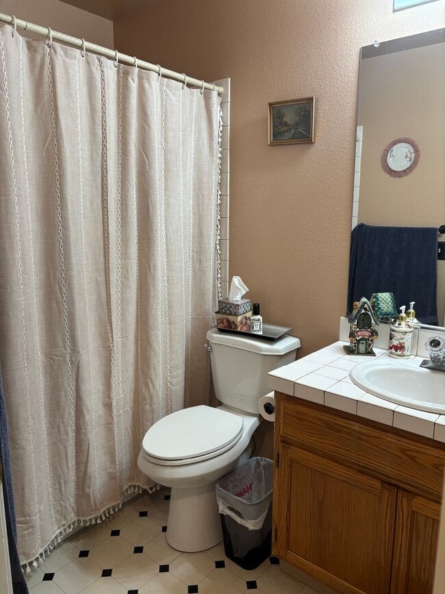 Building Photo - Unfurnished 3 bedroom 2 bath Home