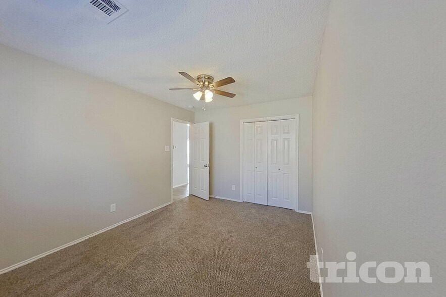 Building Photo - 805 Clover Hill Ln