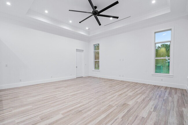 Building Photo - 18211 SE Old Trail Dr W