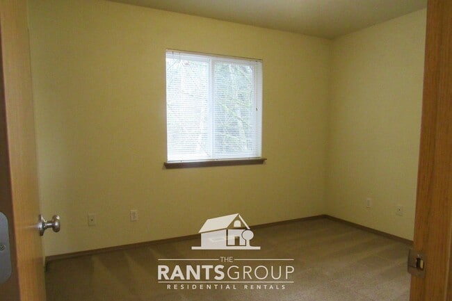 Building Photo - Spacious 3-Bed, 2.5-Bath home in the Olymp...