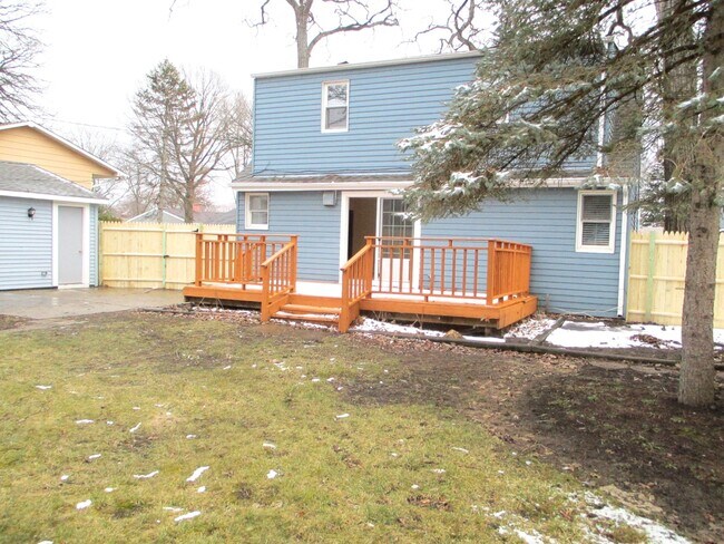 Building Photo - 448 Midway Dr