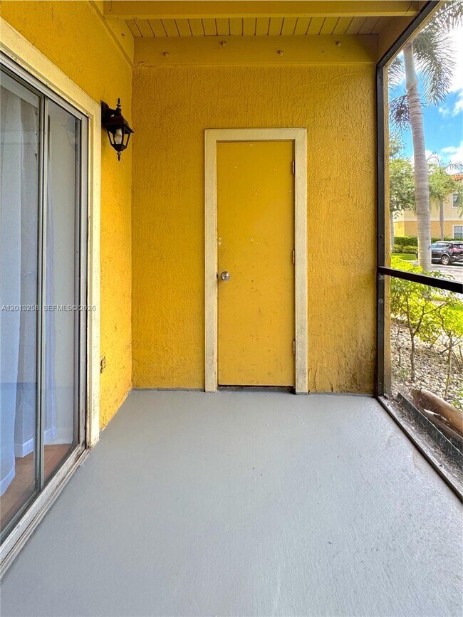 Building Photo - 1281 SW 46th Ave
