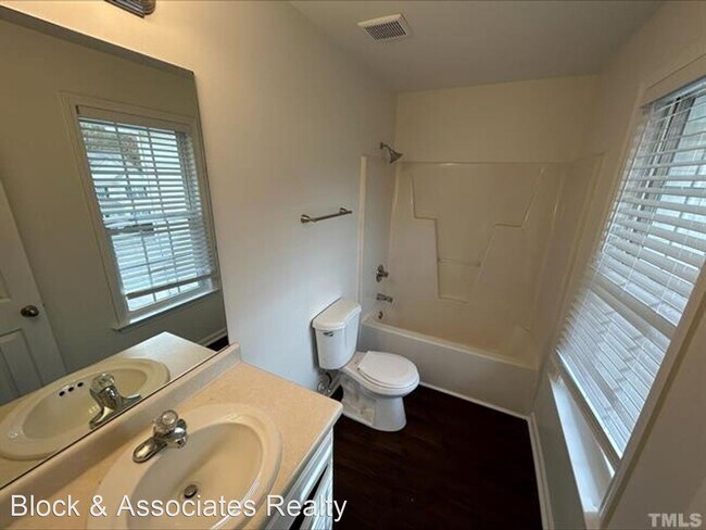 Building Photo - 3 br, 2.5 bath House - 401 Whitehall Court