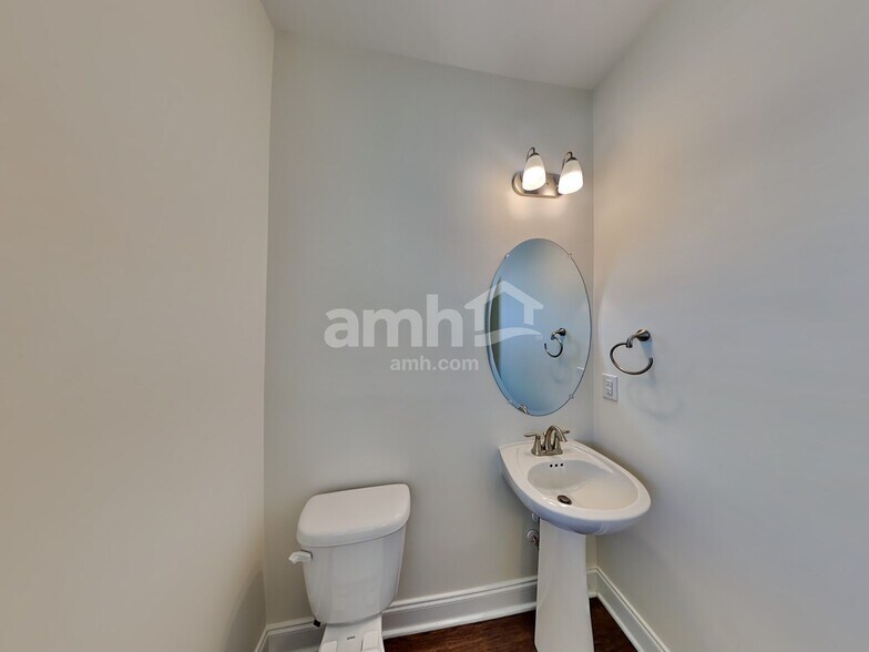 Building Photo - 2012 Bennett Dr