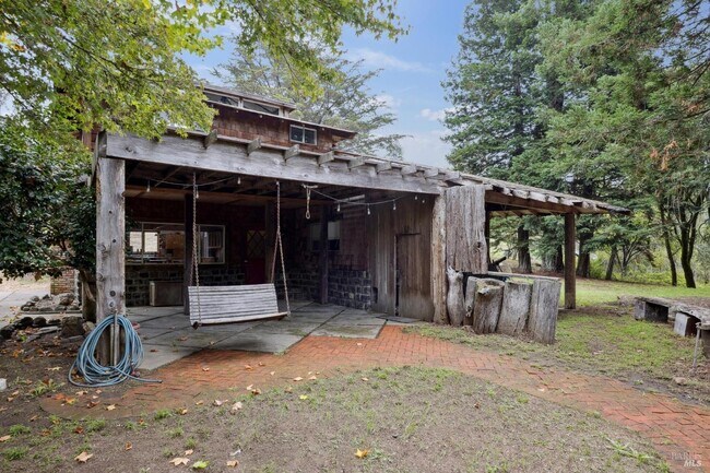 Building Photo - 5953 Shoreline Hwy