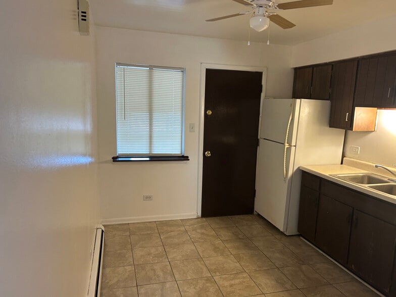 Building Photo - 3913 W 124th Pl