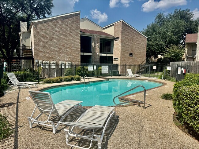 Building Photo - 8100 Cambridge St