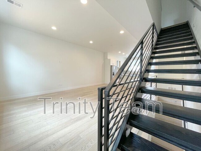 Building Photo - 4100 E Iliff Ave