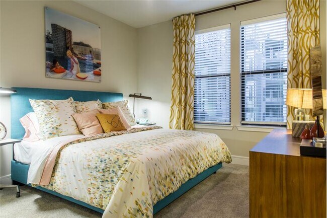 Building Photo - 1623 E 6th St