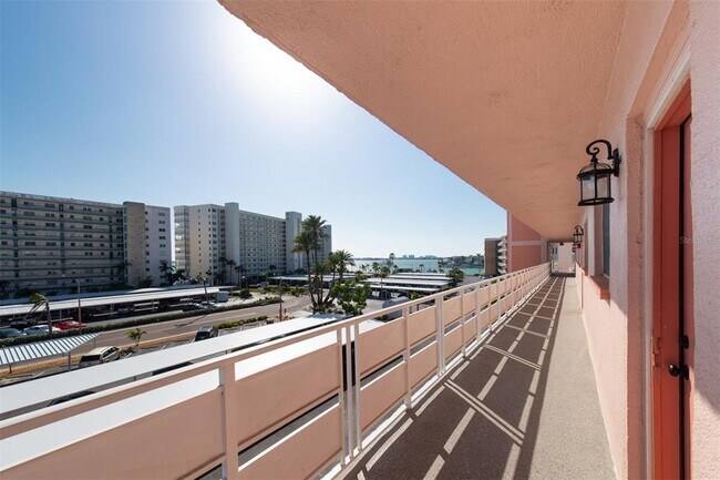 Building Photo - 6025 Shore Blvd S
