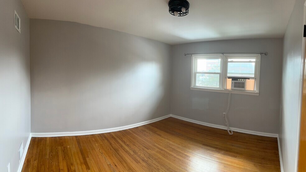 1st bedroom - 33B Hussa St