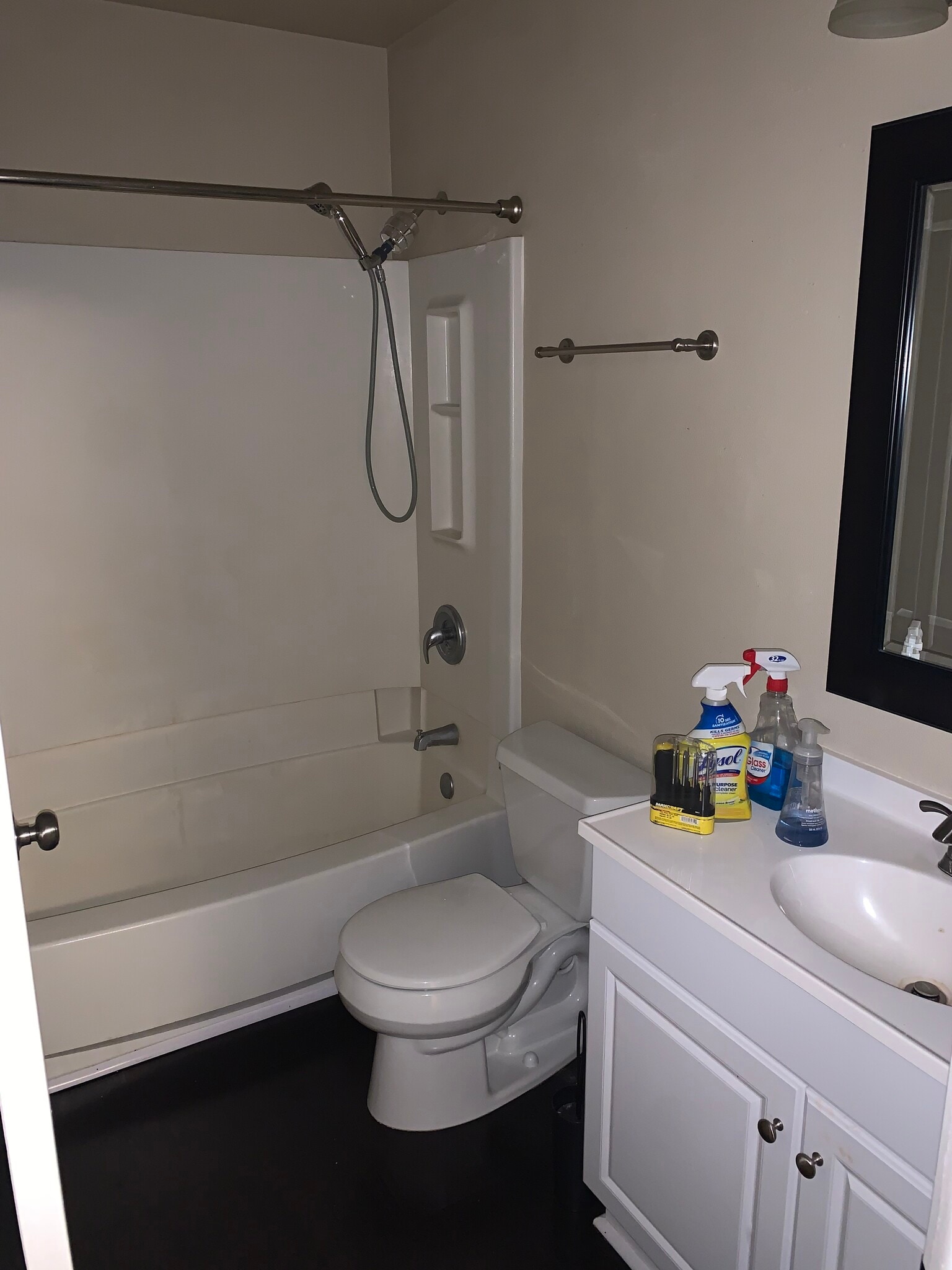 Full bath - 128 W Niesen Dr
